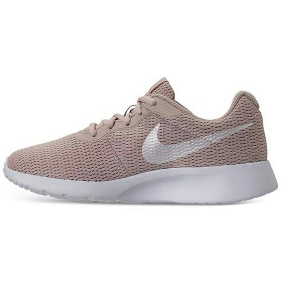 NIB Womens Nike Tanjun - Picture 3 of 8